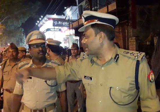 इतना ही नहीं डीआईजी ने इस दौरान ड्यूटी पर तैनात पुलिस वालों से भी बात की.