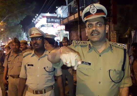 योगी सरकार के पैदल गश्ती के आदेश पर आज लखनऊ के डीआईजी प्रवीण कुमार ने शहर का दौरा किया.