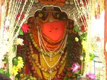 वाराणसी: हनुमान जयंती पर संकट मोचन मंदिर में उमड़ी श्रद्धालुओं की भारी भीड़