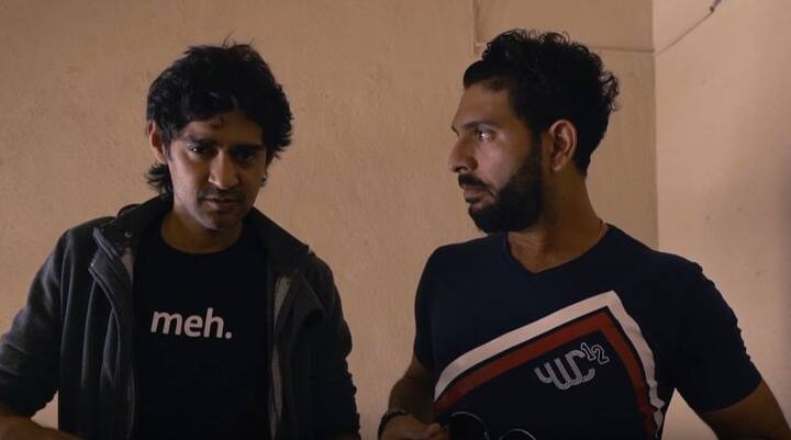 स्टार क्रिकेटर युवराज सिंह ने टीवी एंकर गौरव कपूर को दिए इंटरव्यू में अपनी लाइफ से जुड़ी हुई कई बातों के बारे में बताया है. युवराज ने गौरव के शो ब्रेकफास्ट विद चैंपियन्स में अपनी पत्नी और बॉलीवुड अभिनेत्री हेजल, अपनी मां और अपने साथी खिलाड़ियों से जुड़ी हुई मजेदार बातों को इस इंटरव्यू के दौरान बताया. युवराज का कहना है कि क्रिकेटर जहीर खान सबसे आलसी इंसान हैं. आप युवराज के इस बेहद ही मजेदार इंटरव्यू का वीडियो लास्ट स्लाइड में देख सकते हैं.