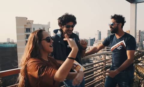 युवराज ने इस इंटरव्यू के दौरान पत्नी हेजल और साथी खिलाड़ियों के बारे में कई मजेदार बातें बताईं! युवराज ने इस इंटरव्यू के दौरान पत्नी हेजल और साथी खिलाड़ियों के बारे में कई मजेदार बातें बताईं!