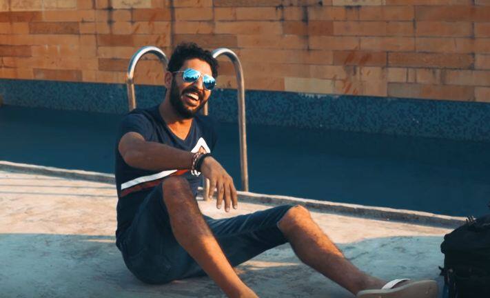  युवराज से पूछा गया कि टीम का सबसे बुरा फिल्डर कौन है? इस सवाल का जवाब देते हुए युवराज ने कहा जहीर खान सबसे आलसी खिलाड़ी हैं.