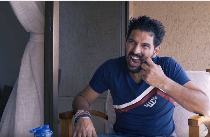  अपनी पंजाब टीम के खिलाड़ियों के बारे में युवराज ने कहा कि वो बहुत होशियार होते हैं. उनकी अंग्रेजी तो इतनी अच्छी होती है कि बढ़िया से बढ़िया इंग्लिश बोलने वाला भी बोलना भूल जाए.