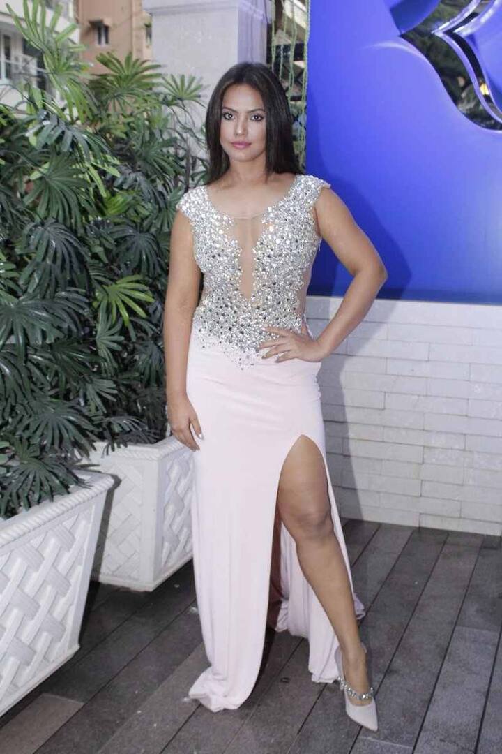 32 साल की नीतू सोशल मीडिया और पब्लिक लाइफ में काफी एक्टिव हैं. 