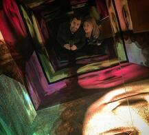 पेरिस में खुलेआम इश्क लड़ाती नजर आ रही है ये हीरोइन! 