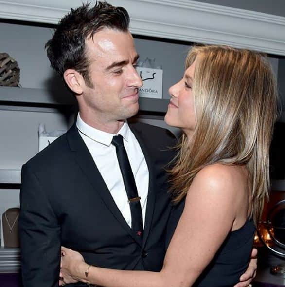 थेरॉक्स ने तस्वीर को इंस्टाग्राम पर साझा करते हुए लिखा, 