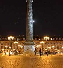 पेरिस में खुलेआम इश्क लड़ाती नजर आ रही है ये हीरोइन! 