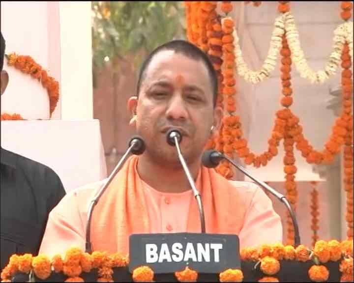 Cm Yogi Announces Scholarship To Scst Students On Ambedkar Jayanti दलित छात्रों को स्कॉलरशिप देगी योगी सरकार, CM ने कहा- महापुरुषों के नाम पर छुट्टी बंद हो