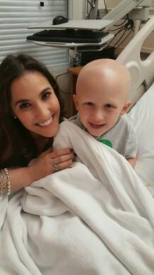 बच्चे की मौत के बाद उसे याद करने के लिए मां ने डाली कुछ मार्मिक तस्वीरें 