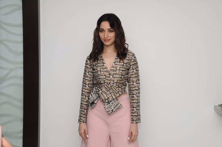 तस्वीरों में आप बाहुबली स्टार तमन्ना भाटिया को देख सकते हैं.