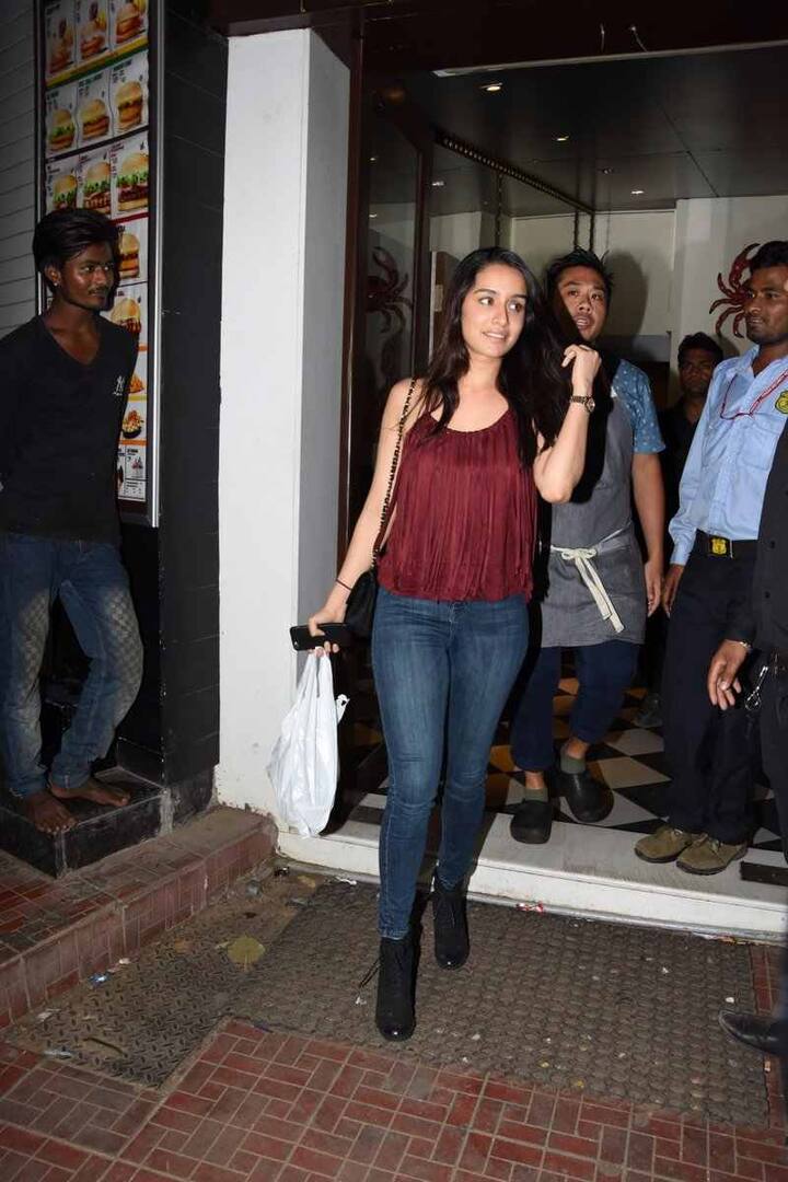 मुंबई की फिज़ा में अपनी ताज़गी बिखेरती नज़र आईं श्रद्धा कपूर!