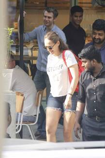 Funky look में कैमरे में कैद हुईं युवराज की पत्नी हेजल