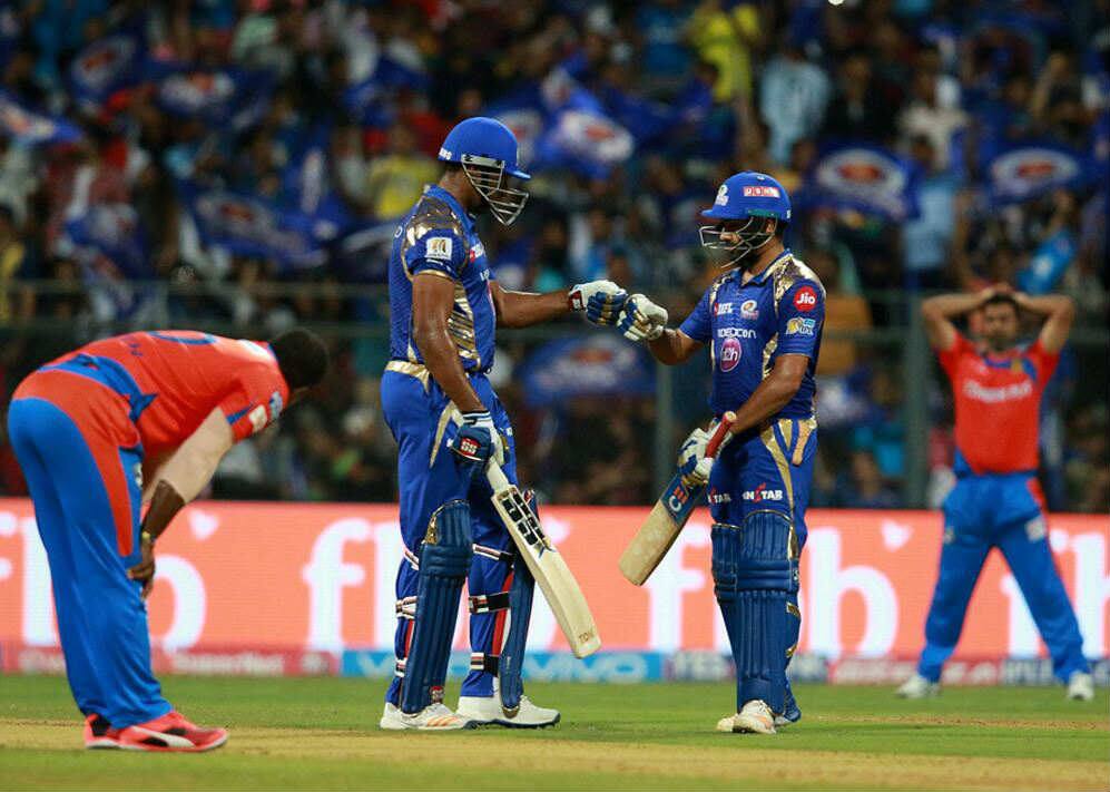 LIVE MIvsGL: वापसी के बाद पहली बार चला रोहित शर्मा का बल्ला, गुजरात पर मुंबई की 4 विकेट से जीत Live Update Of Ipl10 Mumbai Indiansmi Vs Gujrat Lionsgl Match From Mumbai LIVE MIvsGL: वापसी के बाद पहली बार चला रोहित शर्मा का बल्ला, गुजरात पर मुंबई की 4 विकेट से जीत