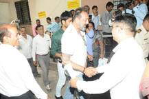 अरेस्ट वारंट रद्द कराने कोर्ट पहुंचे संजय दत्त, 500 रूपये का जुर्माना भी भरना पड़ा 