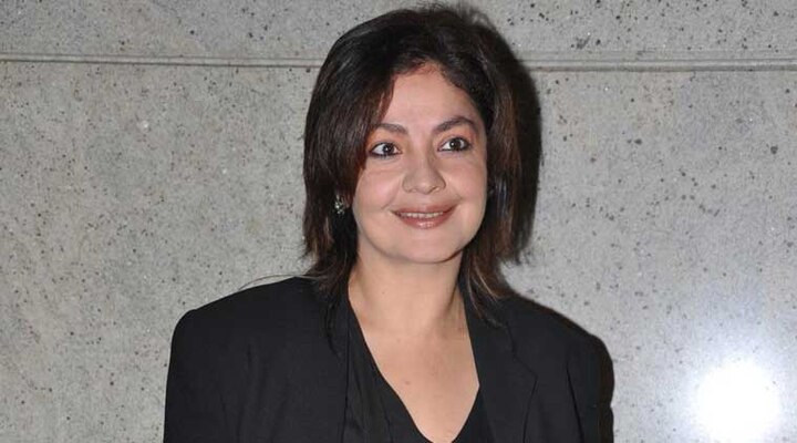 बॉलीवुड अभिनेत्री पूजा भट्ट ने भी सोनू निगम के इस बयान से आपत्ति जताई है. पूजा भट्ट ने लिखा है, 'मैं हर सुबह अज़ान और चर्च की घंटियों की आवाज से उठती हूं. साथ ही अगरबत्ती जलाती हूं और मैं तरह की भारतीयता को सलाम करती हूं.'