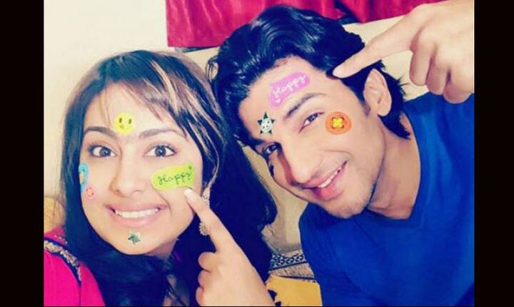 इसी बारे में बात करते हुए अविका का कहना है कि उम्र में मनीष उनके पिता से थोड़े ही छोटे हैं. अविका ने कहा कि ''हम दोनों बहुत ही अच्छे दोस्त हैं. हमारी दोस्ती की सबसे बड़ी खूबी हमारी अंडरस्टैंडिंग है और हम लोग एक साथ बहुत अच्छा टाइम स्पेंड करते हैं.''