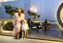 पोज देने में किसी सुपरस्टार से कम नहीं हैं अबराम, मम्मी गौरी के साथ ये तस्वीर है गवाह