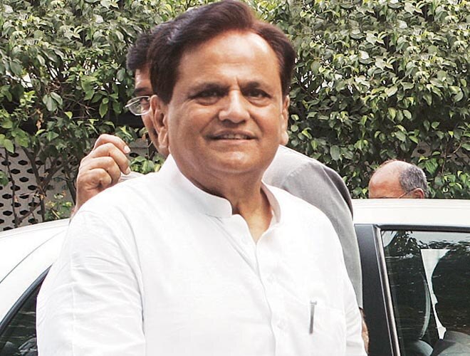 अब इस मुद्दे पर कांग्रेस अध्यक्ष सोनिया गांधी के राजनीतिक सलाहकार और वरिष्ठ नेता अहमद पटेल ने लाउडस्पीकर को जरुरी नहीं बताते हुए बड़ा बयान दिया है. अहमद पटेल ने ट्वीट कहा है, ‘’नमाज के लिए अजान महत्वपूर्ण है. आज के आधुनिक जमाने में लाउडस्पीकर जरूरी नहीं है.’’