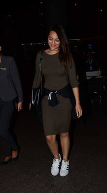  एयरपोर्ट पर कुछ ऐसा दिखा सोनाक्षी सिन्हा का अंदाज़