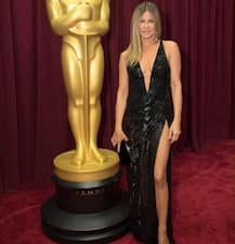 टीवी पर अपने पति थेरोक्स के अंतरंग दृश्यों से परेशान हुईं एक्ट्रेस एनिस्टन?