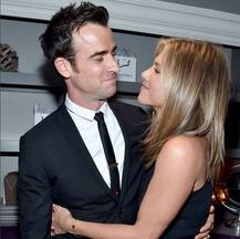 टीवी पर अपने पति थेरोक्स के अंतरंग दृश्यों से परेशान हुईं एक्ट्रेस एनिस्टन?