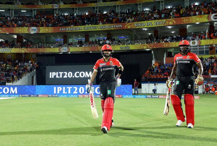 चैलेंजर्स की टीम अंकतालिका में सबसे नीचे आठवें स्थान पर है, वहीं गुजरात की टीम को सातवां स्थान हासिल है.