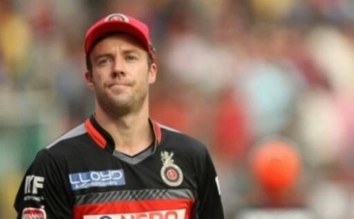 चैलेंजर्स के लिए इस मैच में सबसे बुरी खबर अब्राहम डिविलियर्स का चोटिल होना है. वह इस मैच में नहीं खेल रहे हैं.