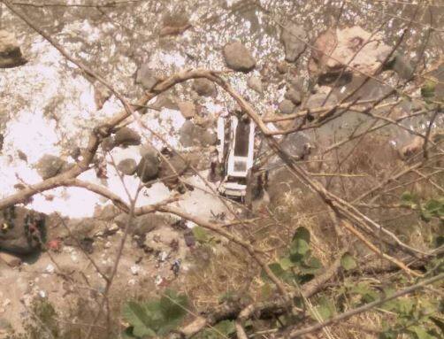 Himachal Pradesh Several Deaths In Bus Accident Near Shimla हिमाचल प्रदेश : यात्रियों से भरी बस नदी में गिरी, 43 लोगों के मारे जाने की आशंका