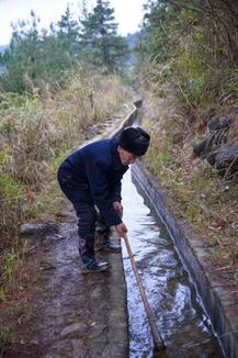 चीन के मांझी ने लोगों संग मिलकर खोद डाली 9400 मीटर लंबी पानी की नहर