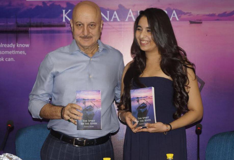 अनुपम खेर ने डिप्रेशन पर आधारित पुस्तक ‘द स्पिरिट आॅफ द रिवर’ रिलीज की