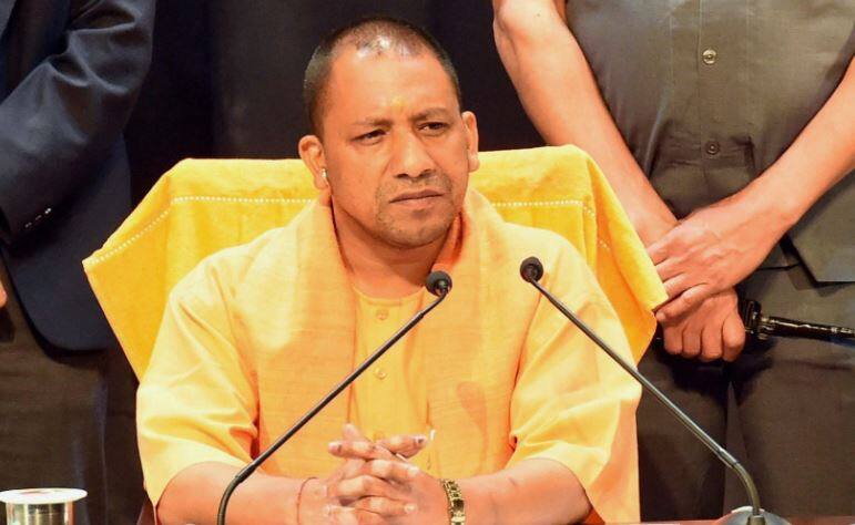 Yogi Goverment Confused On Colour Of School Uniform यूपी: स्कूली बैग और ड्रेस के रंगों को लेकर उलझी योगी सरकार