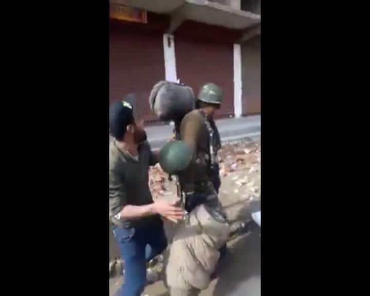 बदसलूकी के बावजूद शांत रहने वाले CRPF जवान की हुई तारीफ, छुट्टी पर पहुंचा घर