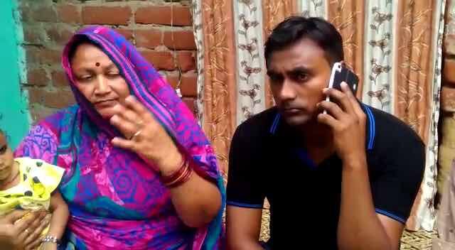 बदसलूकी के बावजूद शांत रहने वाले CRPF जवान की हुई तारीफ, छुट्टी पर पहुंचा घर