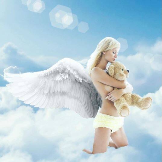 वहीं सोशल मीडिया फैन फॉलोइंग के मामले में भी वे किसी से पीछे नहीं हैं. 