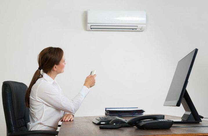 Ways Air Conditioning Could Affect Your Health एसी में बैठते हैं तो पहले ये खबर पढ़ लें!