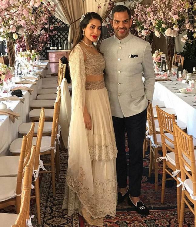 बता दें कि यह संजय की तीसरी और प्रिया की दूसरी शादी है. 