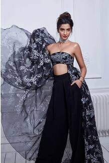 सोनम कपूर ने पोस्ट किए अपने ताज़ा फ़ोटोशूट की तस्वीरें और वीडियो