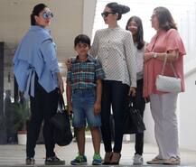 साथ नज़र आईं कपूर बहनें करीना और करिश्मा