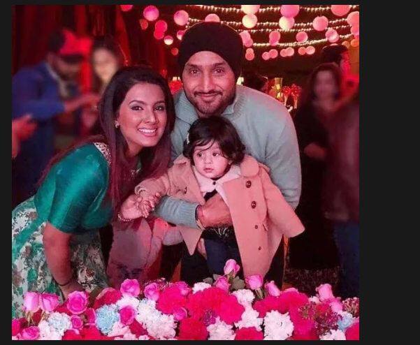 गीता बसरा और हरभजन अपनी बेटी हिनाया हीर को भी नच बलिए- 8 के मंच पर साथ लेकर आए थे. 