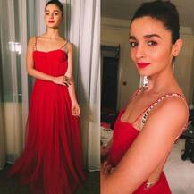 ग्रेट वुमेन अवार्ड में RED DRESS में बला की HOT दिखीं एक्ट्रेस आलिया भट्ट 