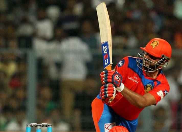 कोलकाता टीम के खिलाफ आईपीएल के 10 सालों के इतिहास में रैना सबसे ज्यादा रन(658 रन) बनाने वाले बल्लेबाज़ बन गए हैं. इससे पहले ये रिकॉर्ड रोहित शर्मा के नाम था. उन्होंने केकेआर के खिलाफ 657 रन बनाए हैं. जबकि इस लिस्ट में गेल तीसरे स्थान पर हैं.