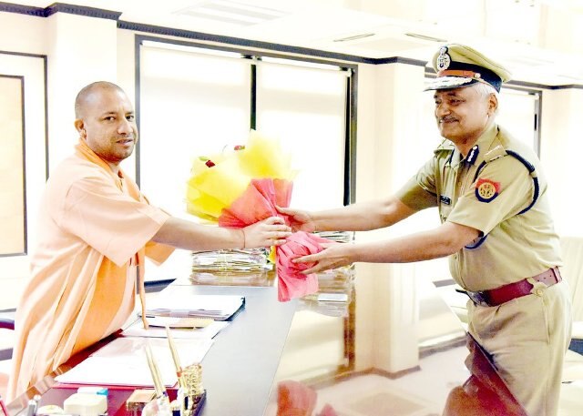 Sulkhan Singh Assumes Charge As New Up Dgp Who Is Sulkhan अपराधों को लेकर बदनाम यूपी के लिए सीएम योगी ने चुना ईमानदार और सख्त छवि का DGP