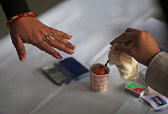 यूपी-बिहार उपचुनाव: गोरखपुर-फूलपुर के वोटरों में दिखी उत्साह की कमी, बिहार में नजर आया जोश Bypolls in Bihar and Uttar Pradesh: voters turnout in less number in Gorakhpur and phoolpur यूपी-बिहार उपचुनाव: गोरखपुर-फूलपुर के वोटरों में दिखी उत्साह की कमी, बिहार में नजर आया जोश