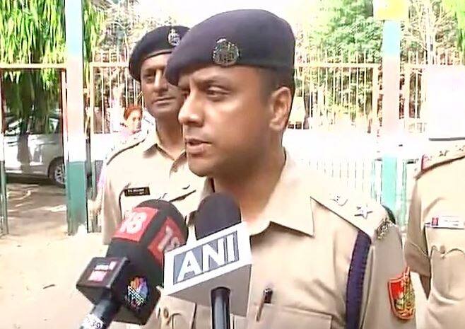 3 People Took Buffaloes For Legal Slaughter Where Pfa Entered Into A Scuffle Dcp दिल्ली में पकड़ा गया भैसों से भरा ट्रक, PFA कार्यकर्ताओं ने ड्राइवर समेत 2 को पीटा