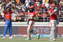 IPL में 100 बल्लेबाज़ों के विकेट में योगदान देने वाले पहले विकेटकीपर बने दिनेश कार्तिक 