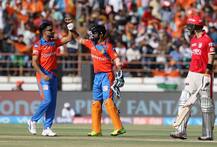 IPL में 100 बल्लेबाज़ों के विकेट में योगदान देने वाले पहले विकेटकीपर बने दिनेश कार्तिक 