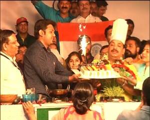 OMG! लगातार 53 घंटे कुकिंग कर इस शेफ ने बनाया वर्ल्ड रिकॉर्ड