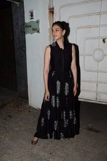 तपते शरीर के साथ फिटनेस के लिए पानी में उतरीं अदिती रॉव हैदरी!