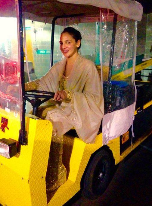 आपको बता दें कि अभिनेत्री सोहा अली खान और अभिनेत्री ईशा देओल की दोस्ती किसी से छुपी नहीं हैं. दोनों ही करीबी दोस्त हैं. दोनों ही दोस्त साथ-साथ मां बनने की खुशखबरी देने वाली हैं. 