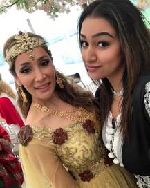 एक्स बिग बॉस कंटेस्टेंट सोफिया हयात ने रचाई शादी, गोल्डेन गाउन में बनी दुल्हन